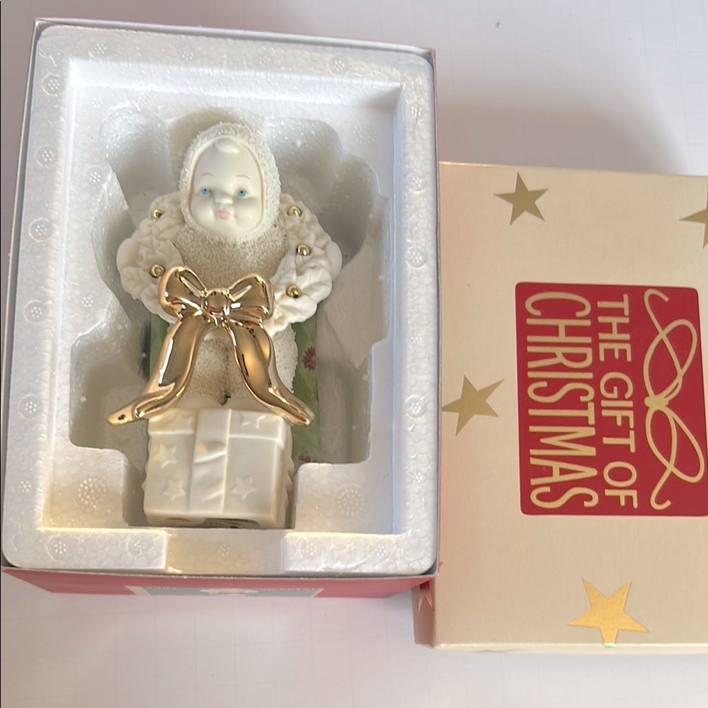 Department 56 Christmas Snowbabies figurine “All Decked Out and Ready To Go”